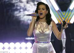 Weirdo Blow out Katy Perry’s Dress in Prism Release Party in Burbank,CA