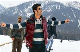 Ranbir comes to Deepika's rescue