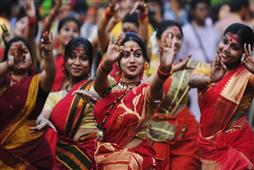 “HOLI - A Mesmerizing Experience” Say Western Tourists   in New York,NY