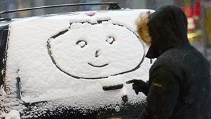 Early Winter aims at America: Snow Freezes Midwest in New York,NY