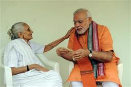 PM Modi Celebrates Birthday Today: Modi Meets Mother On Birthday in New York,NY