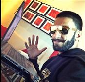 Overwhelming fans praise Ranveer Singh in New York,NY