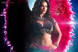 Sunny Leone sizzles with three men,watch out for ‘Ek Paheli Leela’ in New York,NY