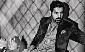 John Abraham goes “unrecognized” in public eye in New York,NY