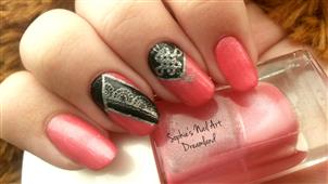 Nail art inspired by a Sari