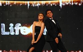 Alia Bhatt is all excited about SRK’s presence in New York,NY