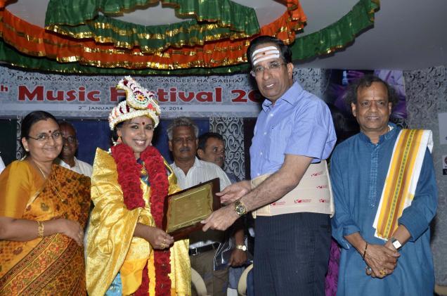 Sudha Ragunathan Felicitated! - Carnatic Music - Indian Events & Articles