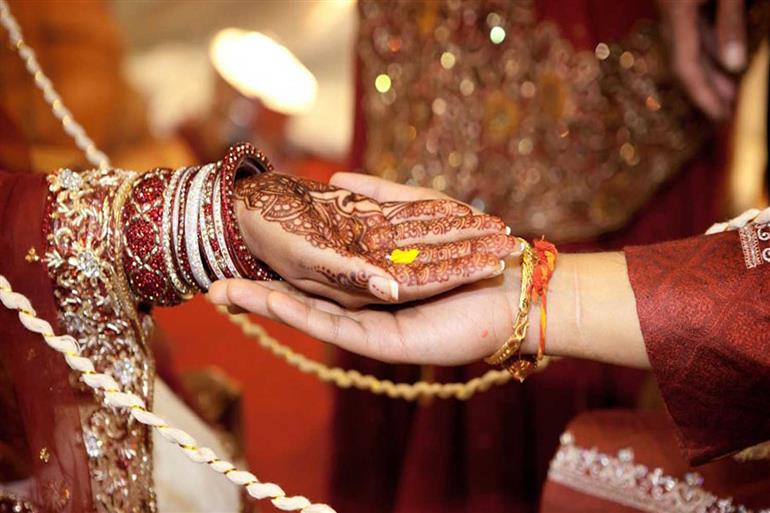 Henna – Augmenting the Beauty of Bride 