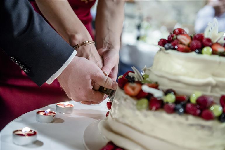 Check Out the Most Popular Wedding Cakes Of 2016!