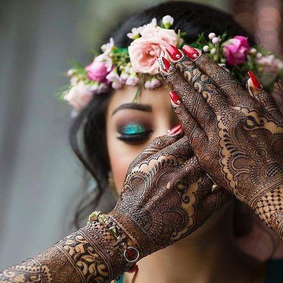 How to rock your Mehendi ceremony in style! Darker and elegant patterns